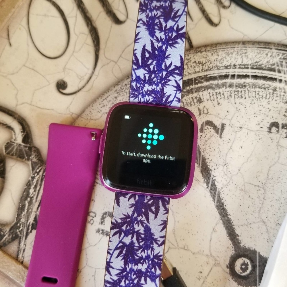 Fitbit Versa Lite Edition Purple Leafs - Picture 6 of 9